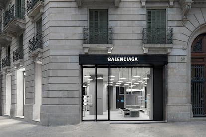 Así es la nueva tienda de Balenciaga en Barcelona.