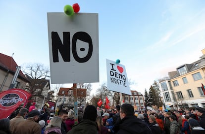 Manifestación en Eichwalde, cerca de Berlín, en contra del partido de extrema derecha AfD (Alternative for Deutschland) el 27 de enero.