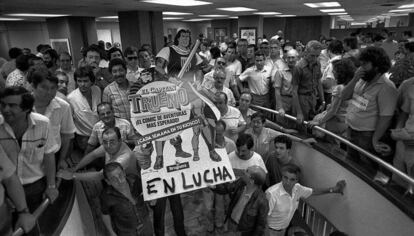 Treballadors de l&#039;editorial en una protesta, el 1986.