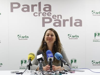 Beatriz Arceredillo, en la comparecencia en que anunci&oacute; su baja como militante del PSOE y que se presentar&aacute; al frente de un nuevo partido local.