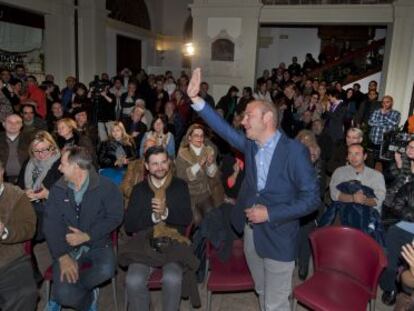 Toni Gaspar saluda a los asistentes a su acto de primarias en Valencia.