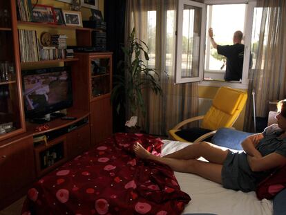 La crisis obliga a matrimonios separados a continuar viviendo bajo un mismo techo.