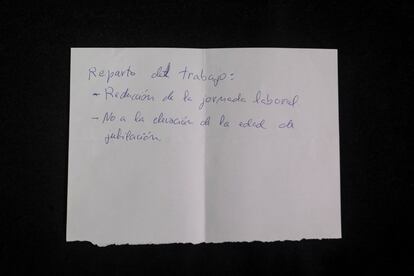 En un mensaje recogido en los buzones del 15-M, una persona propone la reducción de la jornada laboral y rechaza elevar la edad de jubilación.