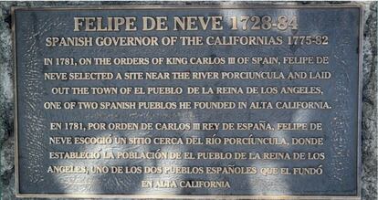 Placa de la estatua de Felipe de Neve en Los Ángeles.