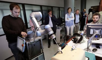 Simulación de una operación laparoscópica con el prototipo de Broca.