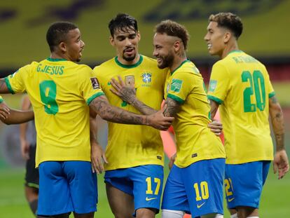 La selección de Brasil, durante el último partido de eliminatorias mundialistas frente a Ecuador.