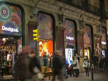 Una botiga de Desigual a la zona de la Rambla de Barcelona.