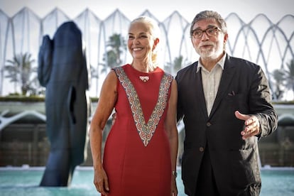 Hortensia Herrero y Jaume Plensa, en la Ciudad de las Artes de Valencia.