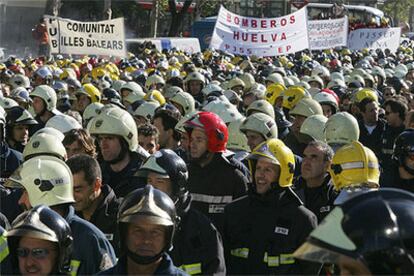 Manifestación de bomberos de toda España, en el centro de Madrid en demanda de la jubilación a los 55 años.