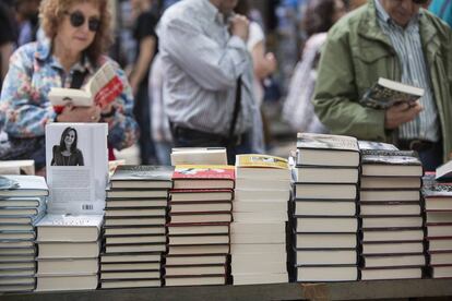 Libros a la venta hoy, día de Sant Jordi, en Barcelona.