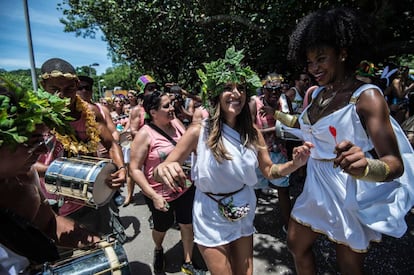 Desfile de carnaval com tema olímpico.