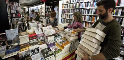 Las ventas en librer&iacute;as han ca&iacute;do un 20% en los dos &uacute;ltimos a&ntilde;os, seg&uacute;n fuentes del sector.