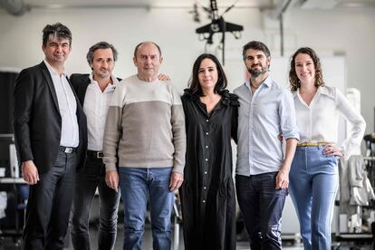 Marc Gauthier, center, surrounded by researchers Tomislav Milekovic, Gregoire Courtine, Jocelyne Bloch and Eduardo Martín Moraud. 