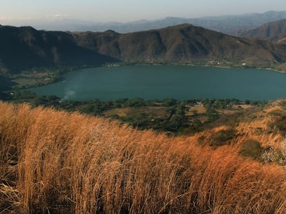 Vista del lago de Santa María del Oro en el Estado Nayarit, México.