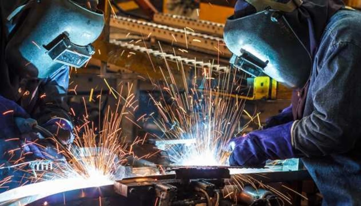 Metal industry agreements limit sick-leave salary top-ups