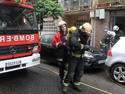 Miembros del Cuerpo de Bomberos de Cordoba.