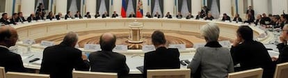 Los ministros de Finanzas del G20 reunidos en Moscú con el presidente ruso Vladimir Putin