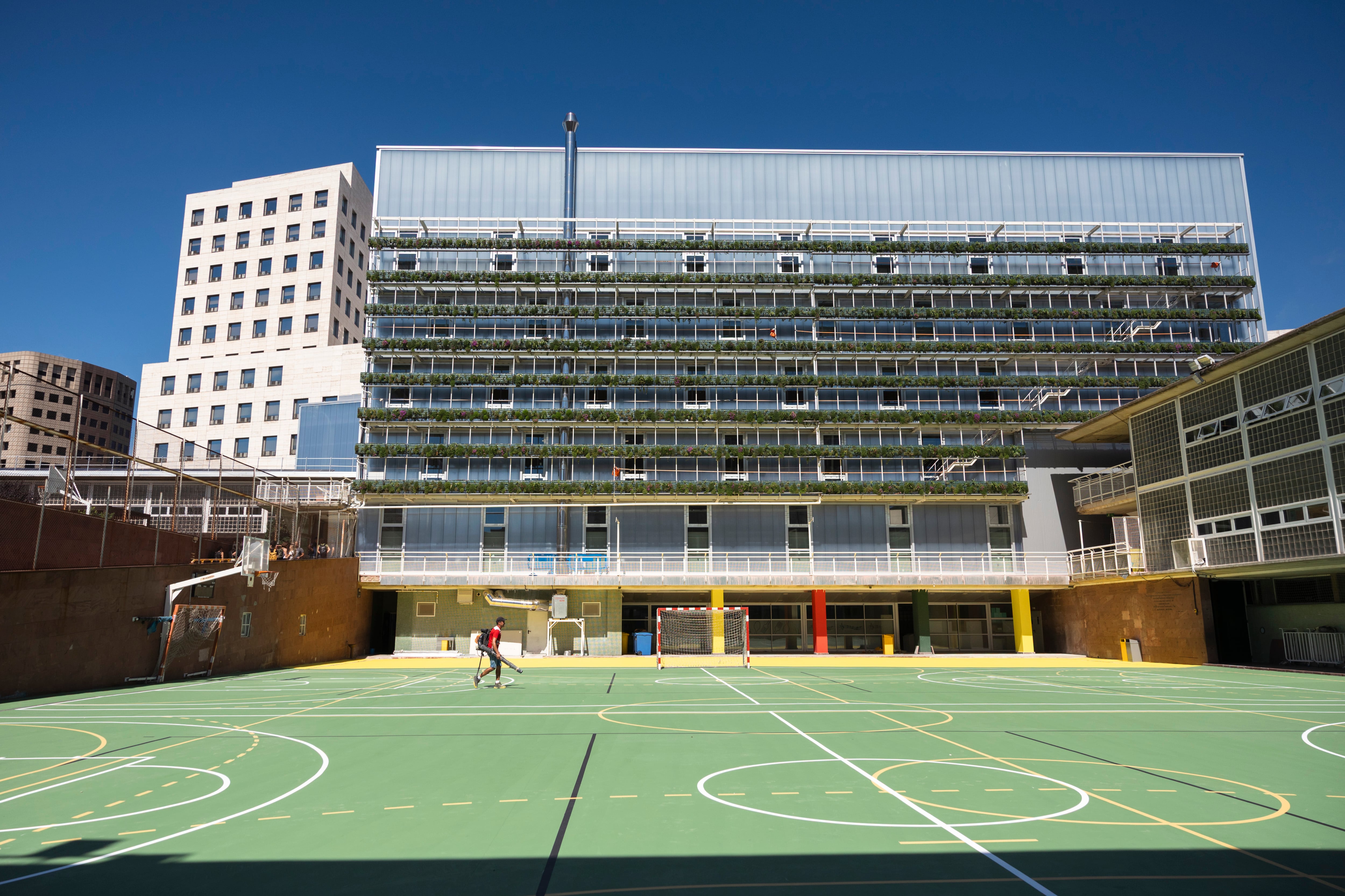  Nuevo Pabellón polideportivo L'illa en la Calle Numancia.   