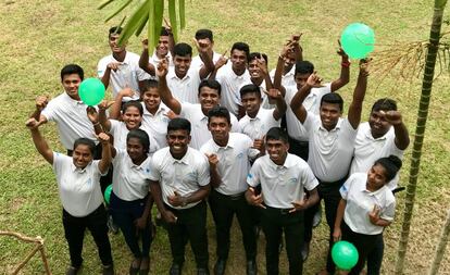 Alumnos de la primera promoción de la Academia TUI en Sri Lanka.