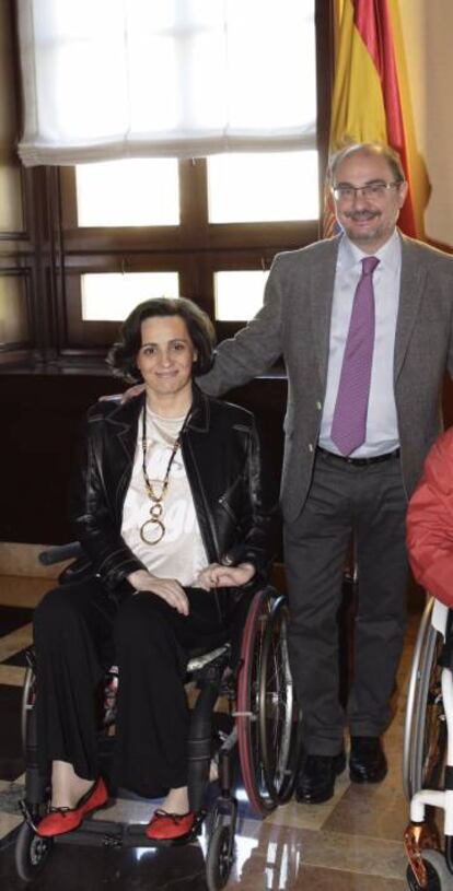 Isabel Astuey con el presidente de Aragón, Javier Lambán.