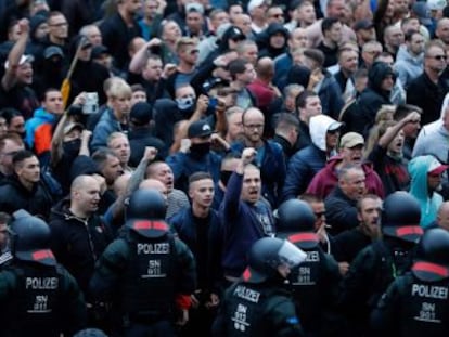 Por segundo día consecutivo cientos de neonazis se manifiestan en Chemnitz por la muerte de un joven