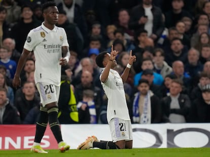 Rodrygo y Vinicius durante el partido de cuarto de final de la Champions entre el Chelsea y el Real Madrid, en Stamford Bridge el 18 de abril.