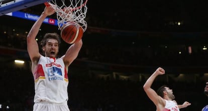 Gasol machaca en el tramo final del partido contra Francia.