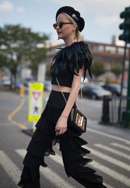 Las boinas con broches vintage o apliques de cristal como la que lleva Barbara Regma,  le dan un aire más sofisticado al look.