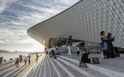 El nuevo Museo de Arte, Arquitectura y Tecnología (­MAAT), proyectado por la arquitecta Amanda Levete, en Lisboa.