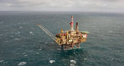 Un plataforma de Royal Dutch Shell en el Mar del Norte.