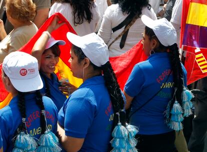 Jóvenes bolivianas en la protesta del Día del Trabajo