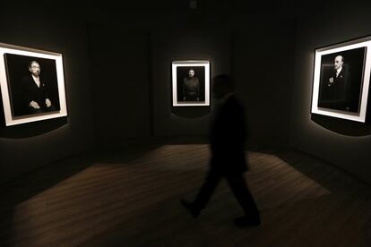 Algunas de las obras de la muestra 'Hiroshi Sugimoto. Black Box' en la que la Fundación Mapfre de Madrid, que exhibe 41 obras de gran formato del artista Hiroshi Sugimoto, recorre sus últimos cuarenta años de trayectoria, junto con otras en las que está trabajando en la actualidad.