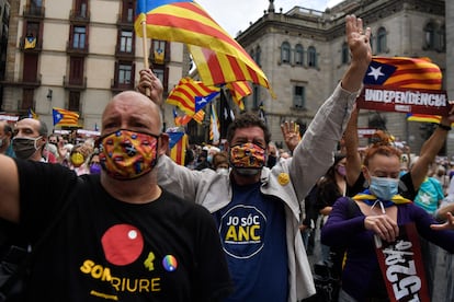 una imagen de la concentración este domingo de la ANC en la plça de Sant Jaume. Pau BARRENA (AFP)