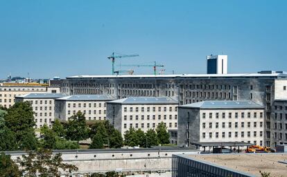 El Detlev-Rohwedder-Haus, construido en 1936 como sede del antiguo Ministerio de Aviación del Reich. |