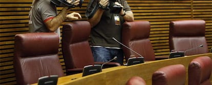 El escaño de Costa vacío en la sesión del pleno de las cortes valencianas