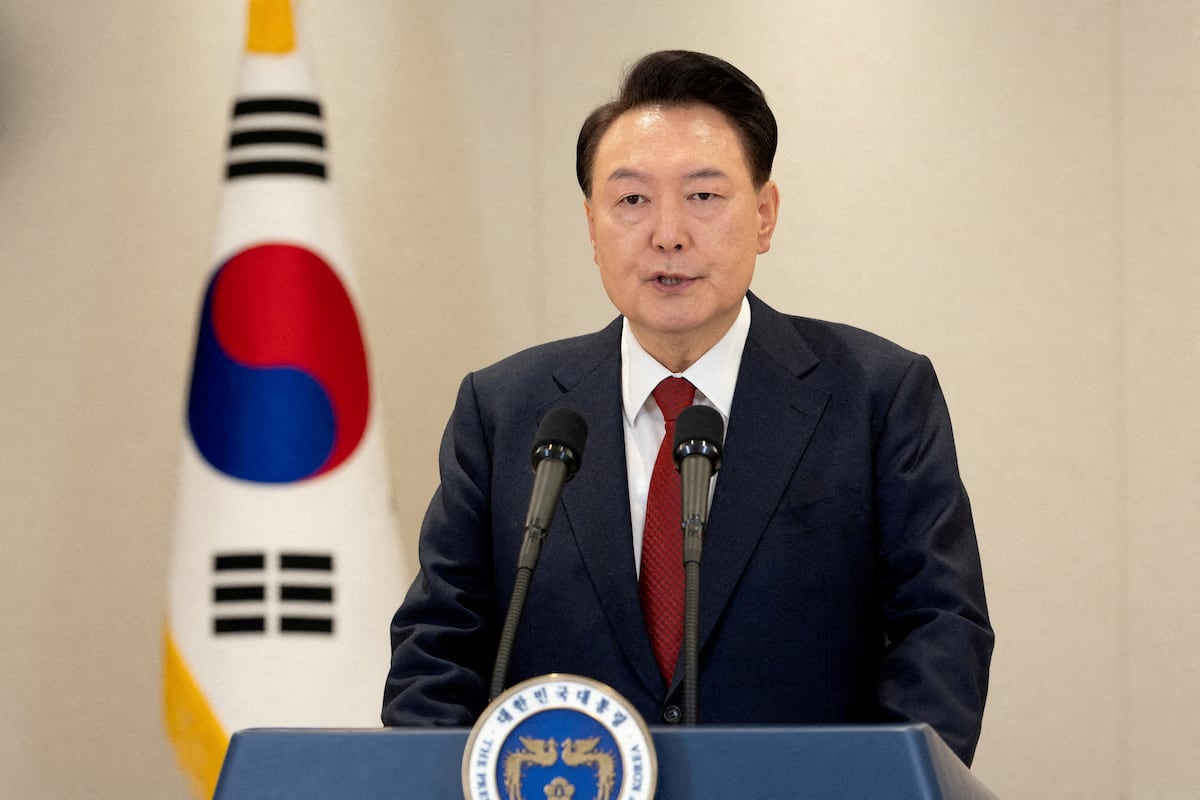 Seoul court issues arrest warrant for ousted President Yoon Suk-yeol over his imposition of martial law