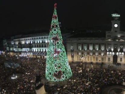 Aspecto que ofrec&iacute;a la Puerta del Sol durante las campanadas.