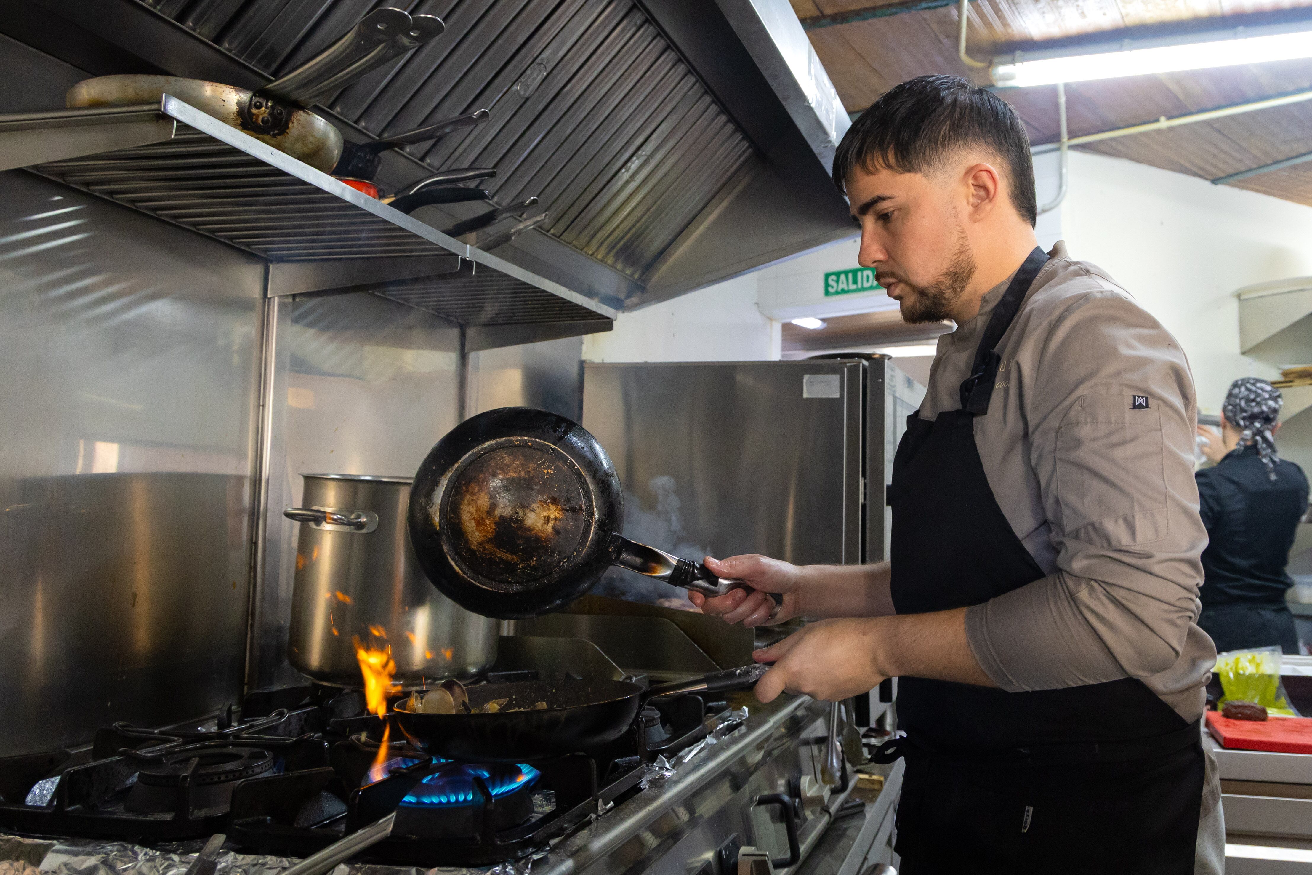José Miguel Marín en su cocina.