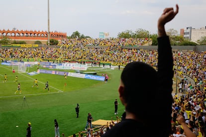 Los futbolistas del Real Cartagena festejan un gol, en el estadio Jaime Morón, el 3 de marzo.
