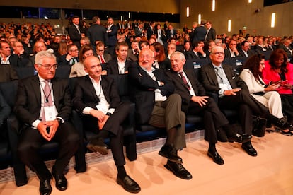 De izquierda a derecha: José María Bonmatí, director general de Aecoc; Óscar García Maceiras, CEO de Inditex; Juan Roig, presidente de Mercadona; Javier Campo, presidente de Aecoc; y Alberto Rodriguez-Toquero, director general de Mahou, en la primera jornada del congreso Aecoc.