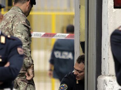 ATENTADO EN UN CUARTEL DE MILÁN