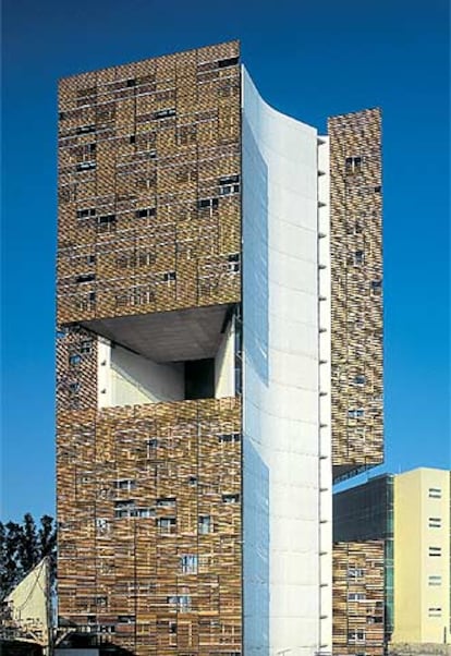 Torre Cube, obra de la arquitecta Carme Pinós.