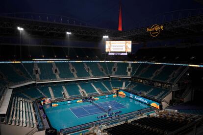 Panorámica de la pista Hard Rock Stadium de Miami, este miércoles mientras caía la lluvia.