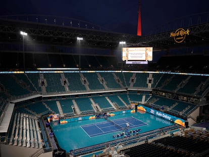 Panorámica de la pista Hard Rock Stadium de Miami, este miércoles mientras caía la lluvia.