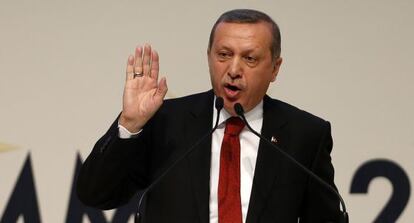 El primer ministro turco, Recep Tayyip Erdogan, durante un m&iacute;tin del AKP.  