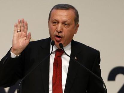 El primer ministro turco, Recep Tayyip Erdogan, durante un m&iacute;tin del AKP.  