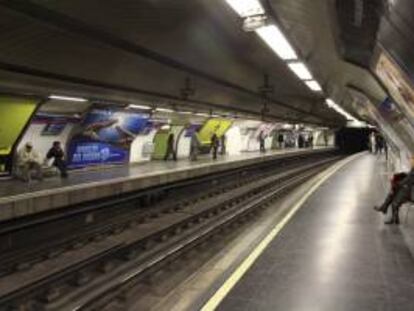 Vista del andén de la estación de metro de Ópera. EFE/Archivo