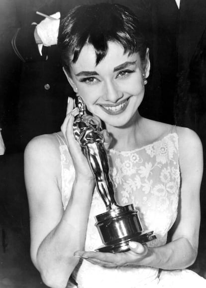 Audrey Hepburn ganó el Oscar como actriz protagonista de 'Vacaciones en Roma', en marzo de 1954.