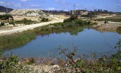 Terrenos de Salvaterra removidos por las obras de la Plisan, en una imagen de mayo de 2011.