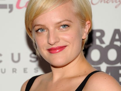 Vota el look: Elisabeth Moss se pasa al platino